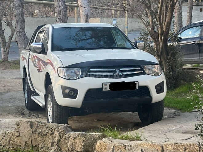 Mitsubishi L200 2014, 301,000 km - 2.5 l - Bakı