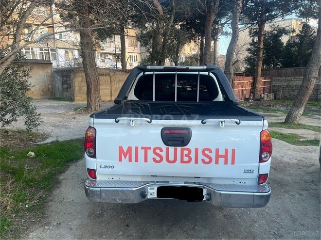 Mitsubishi L200 2014, 301,000 km - 2.5 l - Bakı