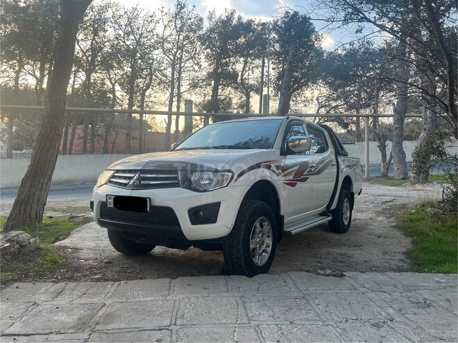 Mitsubishi L200 2014, 301,000 km - 2.5 l - Bakı