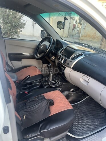Mitsubishi L200 2014, 301,000 km - 2.5 l - Bakı