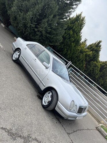 Mercedes E 240 1998, 339,850 km - 2.4 l - Qazax