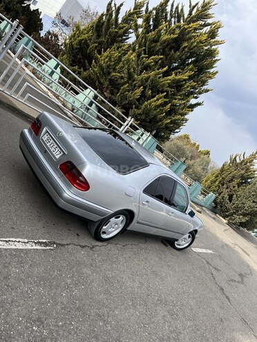 Mercedes E 240 1998, 339,850 km - 2.4 l - Qazax
