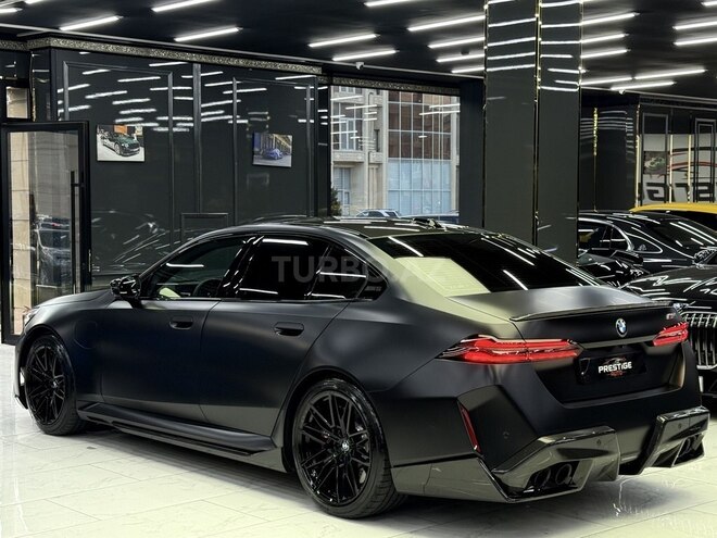 BMW M5-16