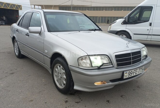 Mercedes C 200 2000, 267,300 km - 2.0 l - Bakı