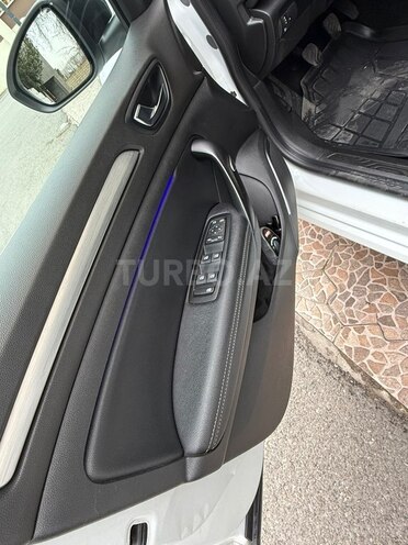Renault Megane-11