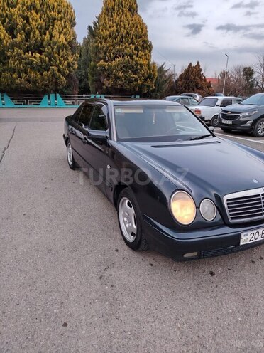 Mercedes E 200 1996, 520,000 km - 2.0 л - Qazax