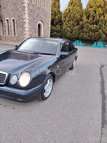 Mercedes E 200 1996, 520,000 km - 2.0 л - Qazax
