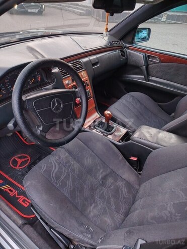 Mercedes E 200 1996, 520,000 km - 2.0 л - Qazax