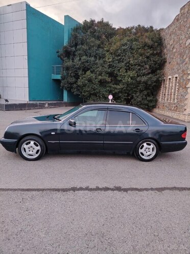 Mercedes E 200 1996, 520,000 km - 2.0 л - Qazax