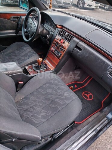 Mercedes E 200 1996, 520,000 km - 2.0 л - Qazax