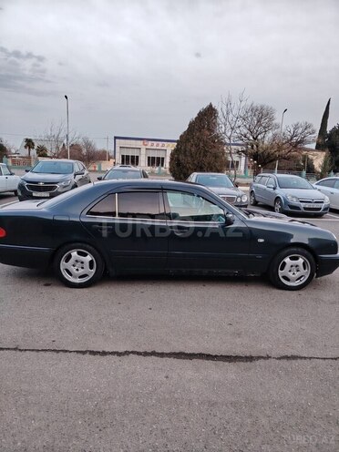 Mercedes E 200 1996, 520,000 km - 2.0 л - Qazax