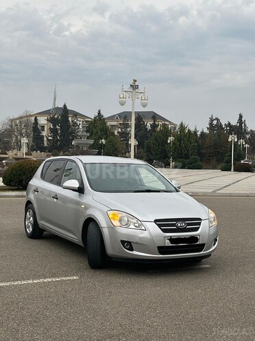 Kia Ceed 2007, 280,000 km - 1.4 l - Ucar