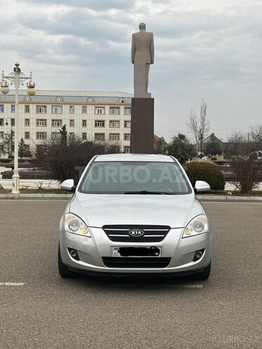 Kia Ceed 2007, 280,000 km - 1.4 l - Ucar