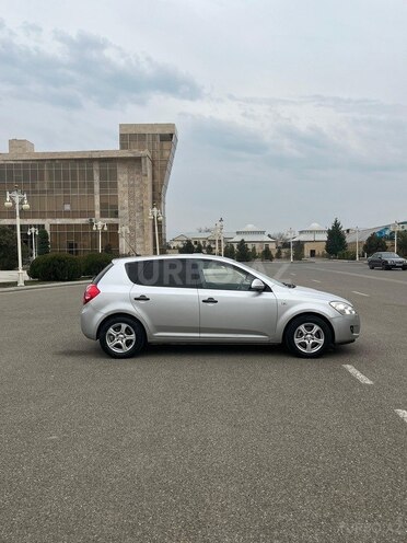 Kia Ceed 2007, 280,000 km - 1.4 l - Ucar