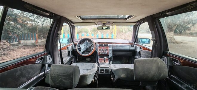Mercedes E 240 1998, 350,000 km - 2.4 l - Salyan