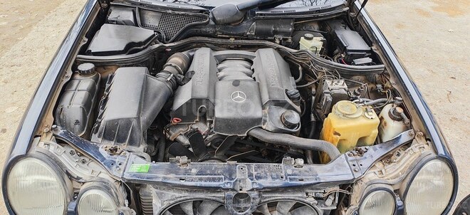 Mercedes E 240 1998, 350,000 km - 2.4 l - Salyan