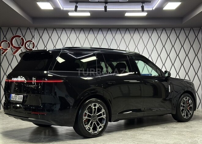 Lynk & Co 900-5