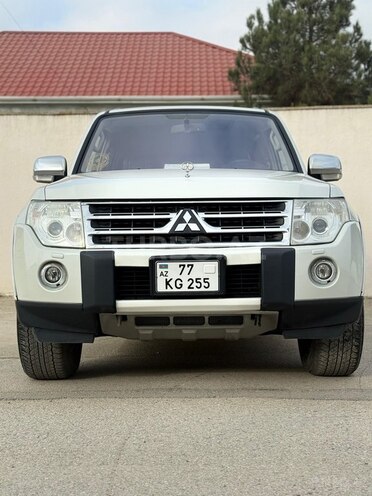 Mitsubishi Pajero-4