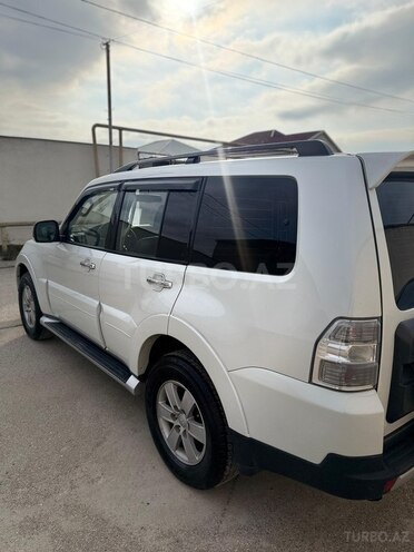 Mitsubishi Pajero-6