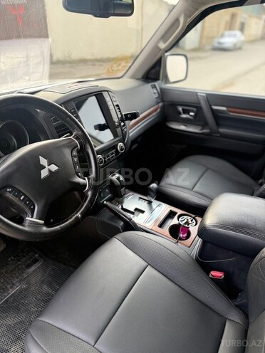 Mitsubishi Pajero-12