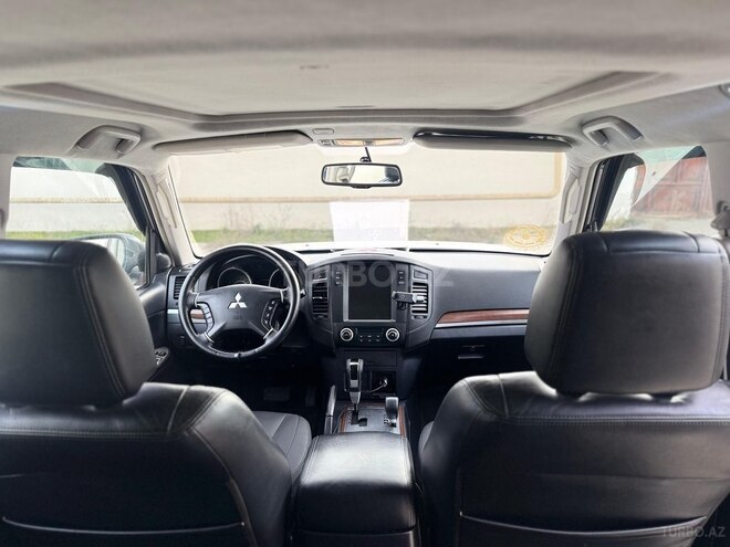 Mitsubishi Pajero-8
