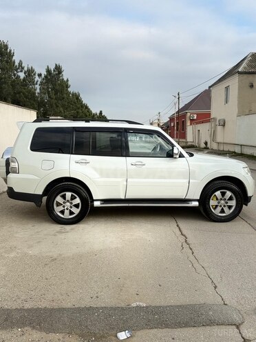 Mitsubishi Pajero-10