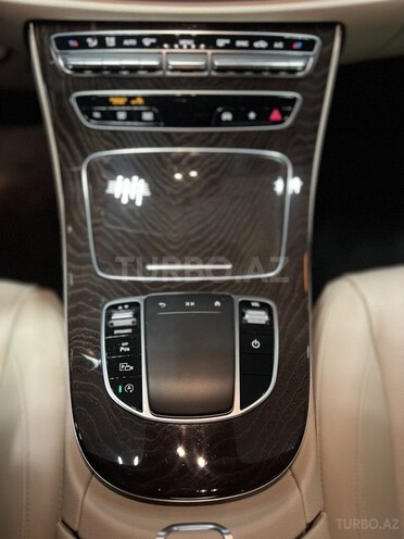 Mercedes E 350-17