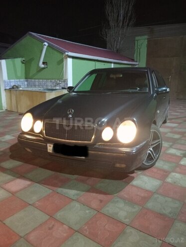 Mercedes E 240 1999, 345,000 km - 2.4 l - Bakı