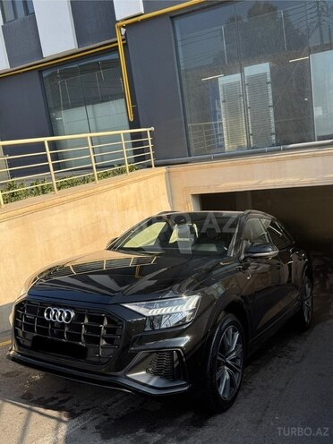 Audi Q8-2