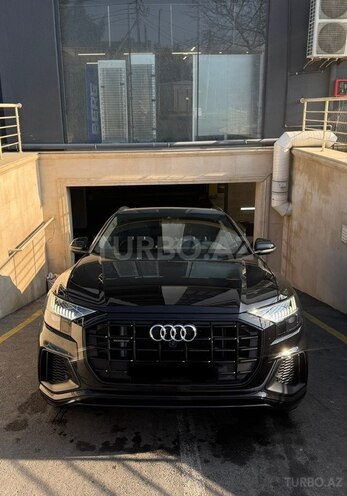 Audi Q8-1
