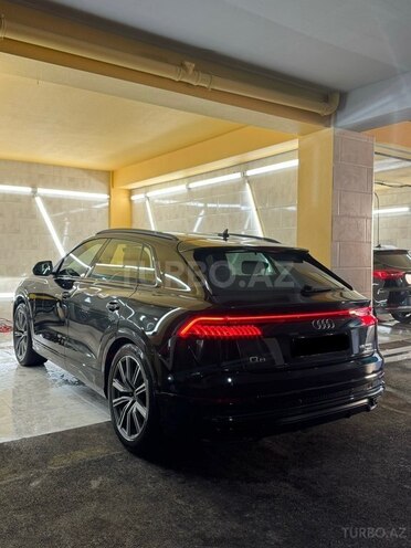 Audi Q8-7