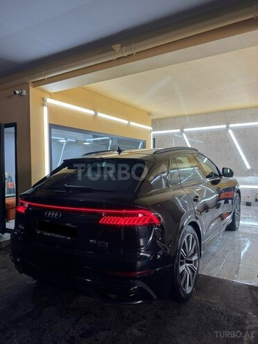 Audi Q8-8