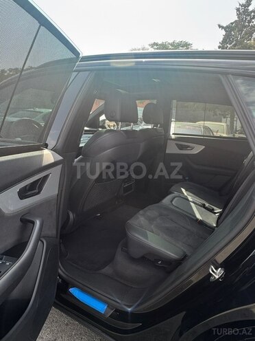 Audi Q8-15