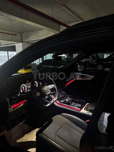 Audi Q8-9