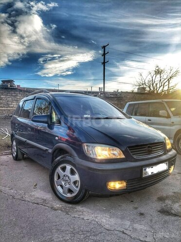 Opel Zafira-1