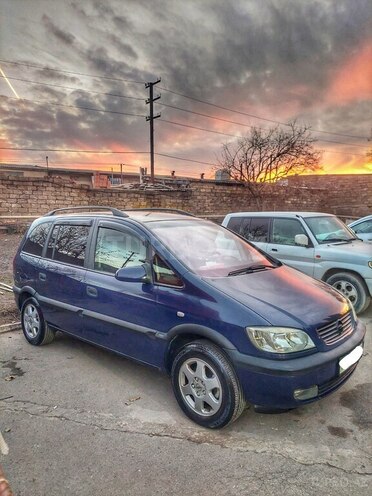 Opel Zafira-5