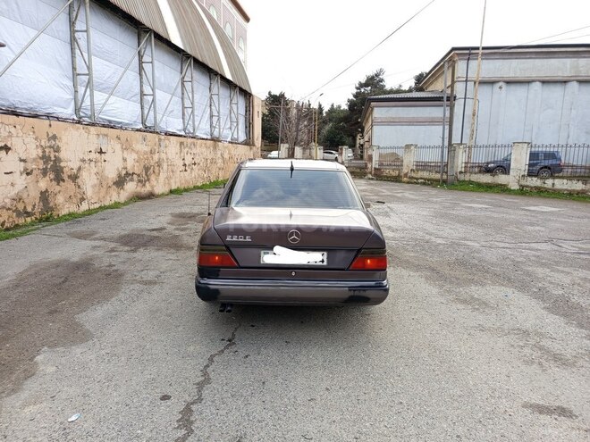 Mercedes 220 E 1993, 265,420 km - 2.2 l - Bakı