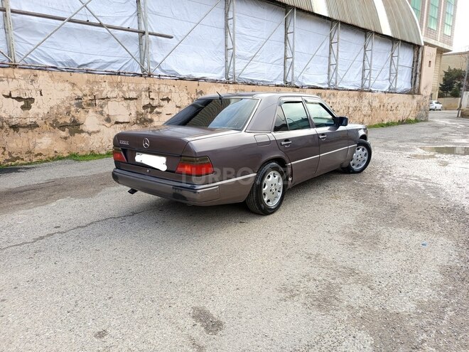 Mercedes 220 E 1993, 265,420 km - 2.2 l - Bakı
