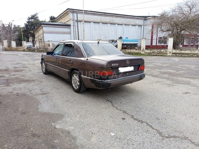 Mercedes 220 E 1993, 265,420 km - 2.2 l - Bakı