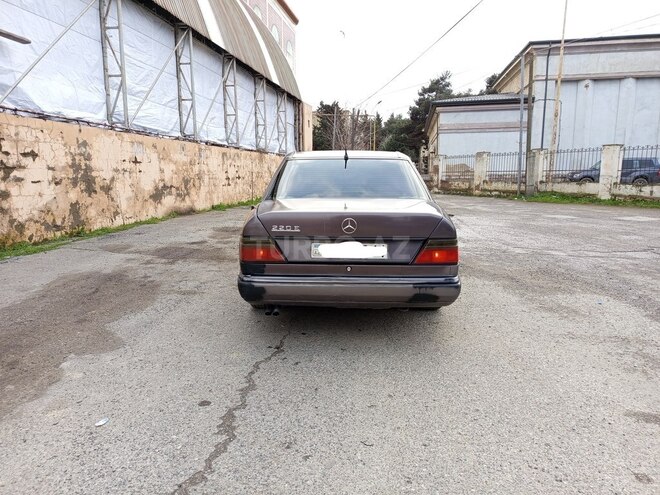 Mercedes 220 E 1993, 265,420 km - 2.2 l - Bakı