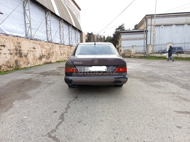 Mercedes 220 E 1993, 265,420 km - 2.2 l - Bakı