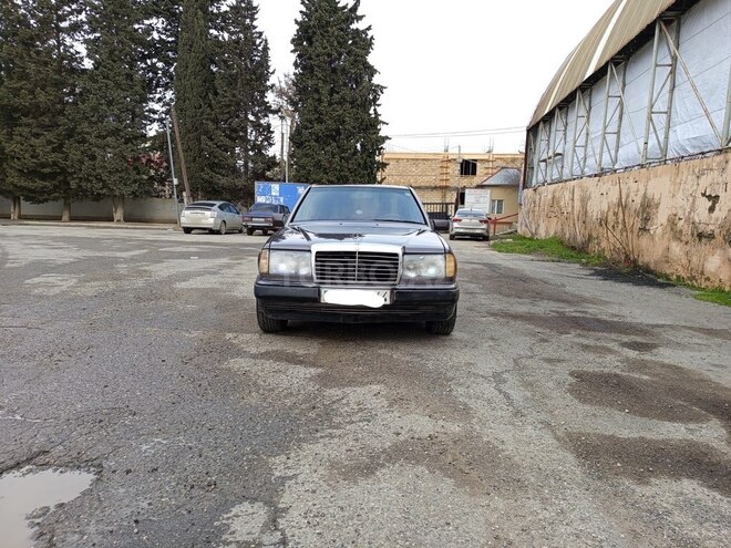 Mercedes 220 E 1993, 265,420 km - 2.2 l - Bakı