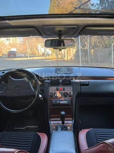 Mercedes E 230 1996, 254,651 km - 2.3 l - Qazax