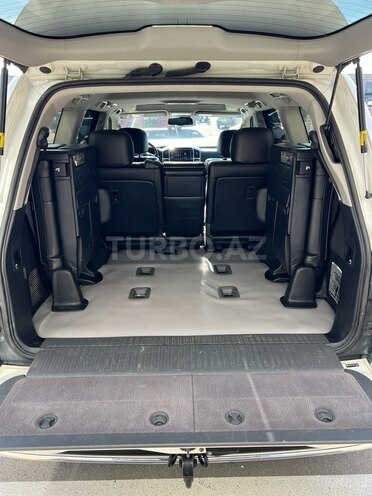 Toyota Land Cruiser-6