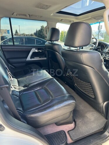 Toyota Land Cruiser-7