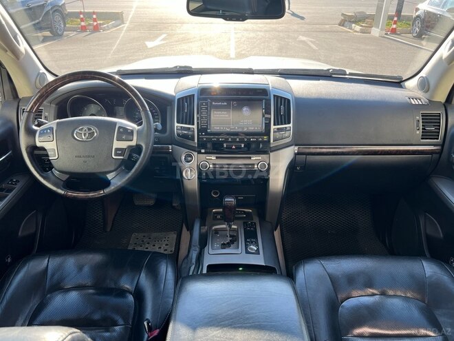 Toyota Land Cruiser-8