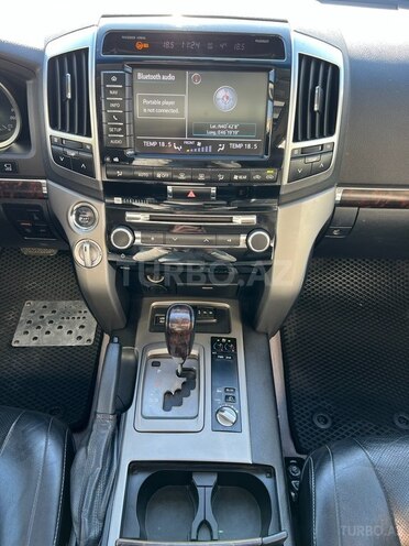 Toyota Land Cruiser-9