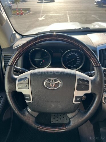 Toyota Land Cruiser-10