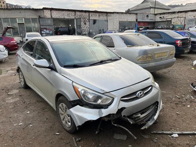 Hyundai Accent 2015, 200,000 km - 1.6 л - Bakı