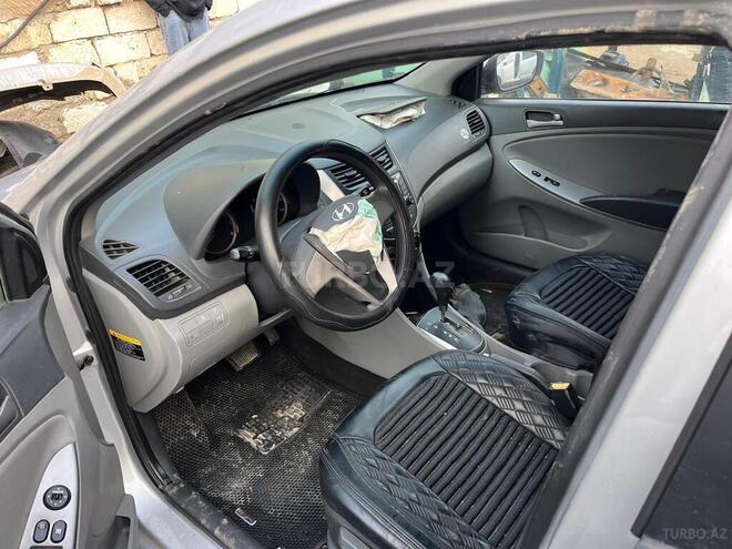 Hyundai Accent 2015, 200,000 km - 1.6 л - Bakı